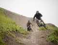 Wet, cold or, in the worst case, both at the same time - if the weather doesn't play ball again, the new Elements collection from Leatt should save your trail day
