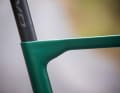 Integrated seat post clamp: The seat post clamp is neatly concealed within the seat tube, creating a clean look.