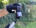 Clic et c'est fini : La ceinture magnétique s'enclenche de manière fiable sur le métal - et le calme règne.