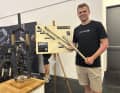 Ingenieur Simon hat eine eigene Kartusche entwickelt, mit der Nachrüster besonders viele Einstell-Optionen testen könne. Die Show-Gabel ist ein Zwitterwesen mit Rockshox ZEB Casting und Fox Kashima Beschichtung.
