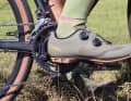Der Cube Peak Pro wurde für Gravel-, Cyclocross- und Marathonbiker entwickelt und soll laut Cube eine effiziente Kraftübertragung mit einem hohen Maß an Komfort und Alltagstauglichkeit kombinieren.