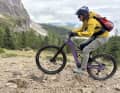 Es wird anspruchsvoller. Doch auch auf den gerölligen Dolomiten-Trails bergauf...