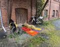Well thought out, badly done: although there is a roof here, it is too high and too small. The rain is carried under the roof by the wind. What's more, there's a road in sight with potential passers-by who might be interested in the sleeping bike packers.