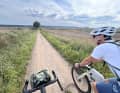 Faire du vélo jusqu'à ce qu'on n'ait plus rien à se dire. Et puis encore plus loin.