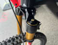There is a conventional steel coil spring in the left fork leg. As is also common in the motocross sector.