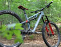 To optimise the riding characteristics of the Merida One-Forty 6000 on tour, we put the all-mountain on a diet.