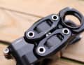 A screw with 20 possible full turns without ratchets allows the Vecnum freeQENCE stem to be continuously adjusted to the rider's weight.