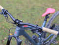 With its 35-millimetre clamp, the OneUp carbon handlebar looks great. The BIKE test should clarify whether the function is also convincing.