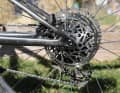 The brake calliper of the TRP Evo X has an inconspicuous look and is also hidden behind the seat stay.