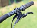 Compared to the competition, the brake lever of the Formula Cura 4 cuts a strikingly slim figure. The test must show whether the power still fits.