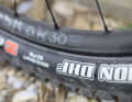 The slightly lighter Newmen Base 30 Light aluminium rim is used at the front. At the rear, the Base model provides stability.