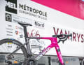 Decathlon lance sur le marché le Pro 360 Bike Workstand, un nouveau support de montage conçu pour garantir une grande stabilité et permettre un positionnement libre du vélo.