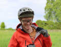 Gut Lachen trotz Weltuntergangs-Wetter: Die Leatt MTB HydraDri 5.0 verspricht besten Wind- und Regenschutz.