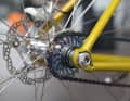 Das Singlespeed-Ritzel von Cyber Cycles schillert bunt und ist nur schwer zu bekommen.