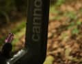 When the lift is running, Emil dispenses with the large 800 Wh battery and saves the additional weight in the down tube.