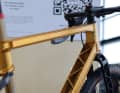 Aper fräst aus dem Unterrohr des Dryad Gravelbikes einzelne Rippen aus, welche den Flex des Rahmens beeinflussen können.
