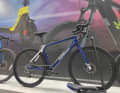 Somewhat inconspicuously, the former sports giant Reebok is presenting its first e-bikes at ISPO. Yes, Reebok now has a range of e-MTBs, e-gravel bikes, e-commuters...