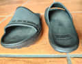 The footbed is quite concave so that you have good lateral support.
