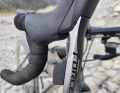 A fine mix: Shifting is done with Sram Force shift/brake levers.