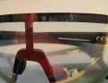 Feiner Staub sammelt sich zwischen Glas und Rahmen...