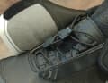 Die Speedlace-Schnürung bringt nicht viel Zug, so sitzt der Schuh gemütlich, aber eben auch weniger straff am Fuß.