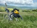 Lors de notre randonnée à vélo dans l'arrière-pays toscan, nous avons poussé le vélo de gravel en carbone de Canyon à ses limites en termes de poids.