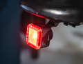 Thanks to the combination of a high-power LED and 20 modern SMD LEDs, this compact rear light delivers up to 65 lumens.
