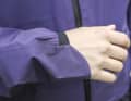The sleeves are sufficiently long and equipped with small flaps that also extend over the glove cuffs