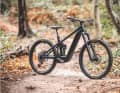 Das Pivot Shuttle LT gehört mit seiner ausgeklügelten Geometrie und dem starken Fahrwerk zu den absoluten Gravity-Highlights im E-MTB-Segment.