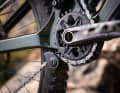 The Deviate Chainguard comes with integrated grease ports and sealing lip seals for the idler pulley. This is intended to keep friction losses caused by the additional pulley in check and prevent noise when pedalling.