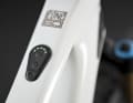The Shimano on/off button is located in the top tube, which also displays the battery status and gear level via LEDs.