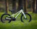 The Kimu 16 in balance bike trim fits children from a height of 94 centimetres.