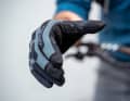 The crook of the thumb is reinforced and additionally equipped with silicone for better grip on the handlebars