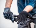 Der deutsche Hersteller Kinetixx hat mit dem Liroy eine spannende Alternative zu klassischen Fahrradhandschuhen im Programm
