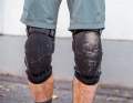 The O'Neal Redeema Knee Guard also belongs to the somewhat older range and has an opening zip