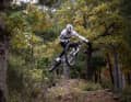 If you fall short of such a daring jump, the 4 millimetre wide rim flange of the Roval Control World Cup comes into play. Why? A wider rim flange does not puncture the tyre as easily as a narrow one.