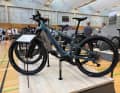 KTM modernisiert sein E-Tourenfully: Das Macina Lycan Elite CX-R kommt 2027 mit Carbonrahmen, 29 Zoll und dem Race-Motor von Bosch.