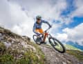 Mit dem brandneuen R.X735 will Rotwild die Lücke zwischen dem Lightbike R.X375 und dem Big-Mountain-Modell R.X750 schließen. Das Ergebnis: ein superleichtes Trail-Fully für eine gut betuchte Klientel.