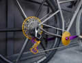 Perle de tuning : les pièces Garbaruk s'harmonisent parfaitement avec le gravel bike en titane.