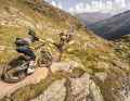 No bike levels out rough terrain as safely as the Clay. The sensitive response behaviour of the Fox suspension generates traction en masse.