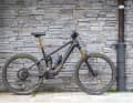 Das neue Orbea Wild kommt mit fest verbautem Akku. Dadurch wiegt selbst unser Testbike mit Alu-Laufrädern, Downhill-Reifen und 750er Akku nur knappe 23 Kilogramm.