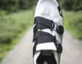Two twist fasteners ensure a good hold in the shoe. However, the straps can pinch a little
