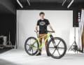 BIKE-Redakteur Jan Timmermann mit seinem selbstgebauten Leovelo Goliath 32-Zoll-Hardtail im Dreambuild.
