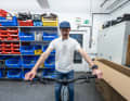 The headset is already preloaded correctly, so all you need to do is align the handlebars and tighten them.