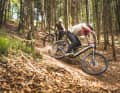 Wilder Kurvenräuber oder kompetenter Abfahrer - auf dem Trail zeien die Highend-Bikes unterschiedliche Charaktere.