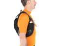 La construction en mesh utilise un matériau stretch pour une liberté de mouvement sur le vélo.