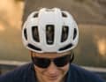 Der Limar Air Stratos Mips ist ein gut belüfteter Helm, der von Gravel bis Rennrad eine gute Figur macht.