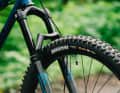 The Transition TransAM is equipped with a 150 mm suspension fork. It can also be optionally ridden with a 140 or 160 mm suspension fork. It is designed to support the front and ensure a generously slack head angle of 64°.