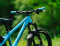 Parts such as the handlebars and grips, but above all the shock, are adapted to small body sizes and low weight.