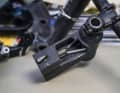 If the top tube is voluminous enough, all the technology works on the inside. From the outside, only a lever for changing the spring preload is visible.